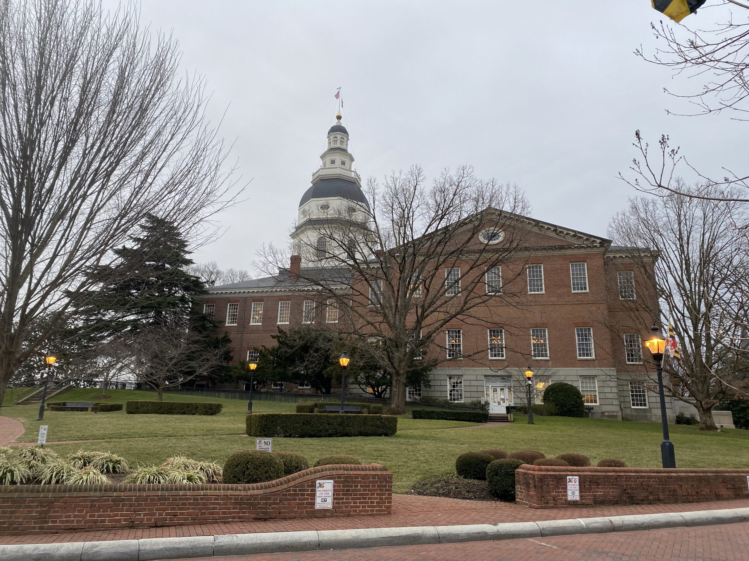 Afternoon beside the Maryland statehouse.